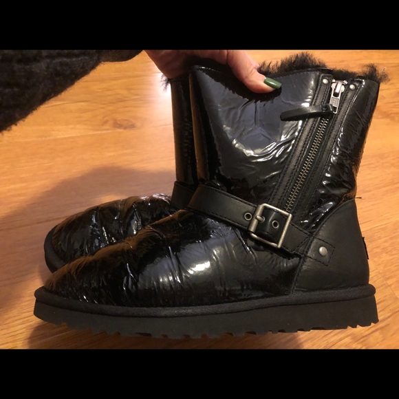 Ugg Blaise patent leather boots youth size - Picture 4 of 8